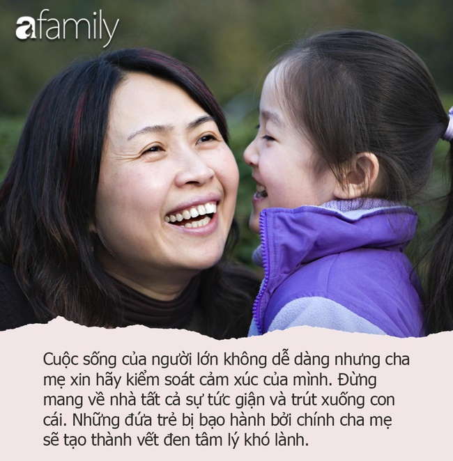 Con không làm được bài tập về nhà bị mẹ đánh ngã dúi dụi rồi giật tóc, nhưng phản ứng của bé mới khiến ai nấy xót xa-5