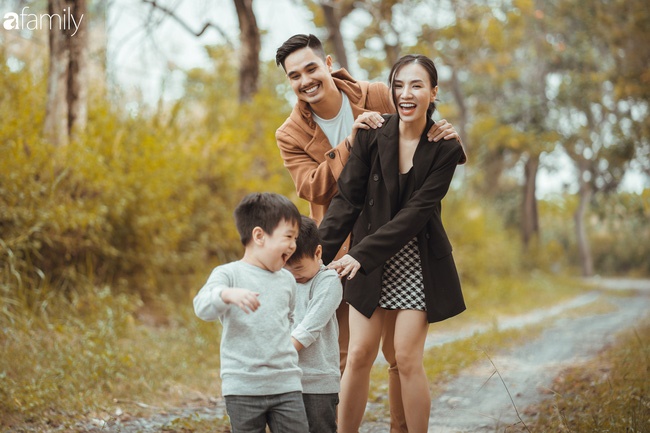 Gia đình Quỳnh Trâm - Baggio khoe bộ ảnh Sài Gòn se lạnh đẹp đến nao lòng, biểu cảm cực đáng yêu của 2 bé sinh đôi khiến ai cũng thích thú-2