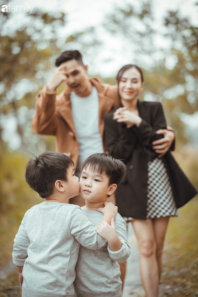 Gia đình Quỳnh Trâm - Baggio khoe bộ ảnh Sài Gòn se lạnh đẹp đến nao lòng, biểu cảm cực đáng yêu của 2 bé sinh đôi khiến ai cũng thích thú-3