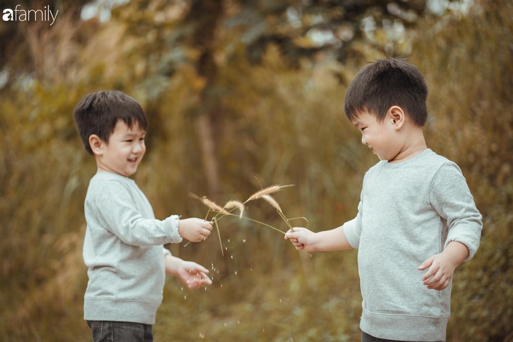 Gia đình Quỳnh Trâm - Baggio khoe bộ ảnh Sài Gòn se lạnh đẹp đến nao lòng, biểu cảm cực đáng yêu của 2 bé sinh đôi khiến ai cũng thích thú-11