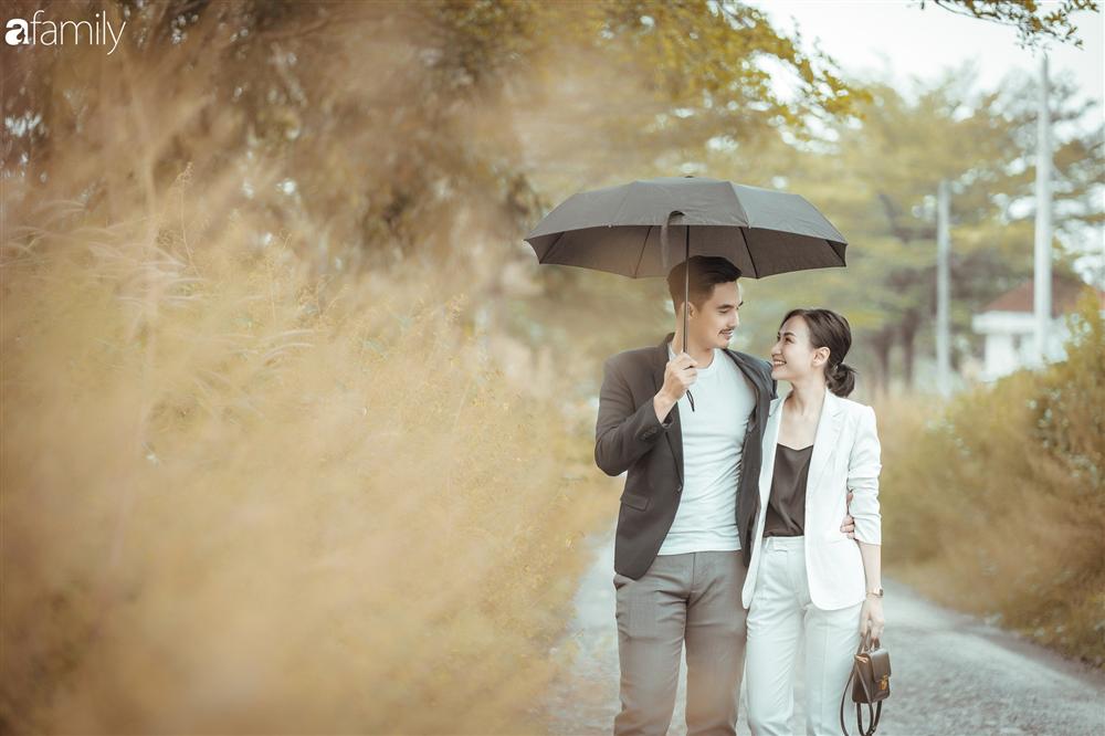 Gia đình Quỳnh Trâm - Baggio khoe bộ ảnh Sài Gòn se lạnh đẹp đến nao lòng, biểu cảm cực đáng yêu của 2 bé sinh đôi khiến ai cũng thích thú-13