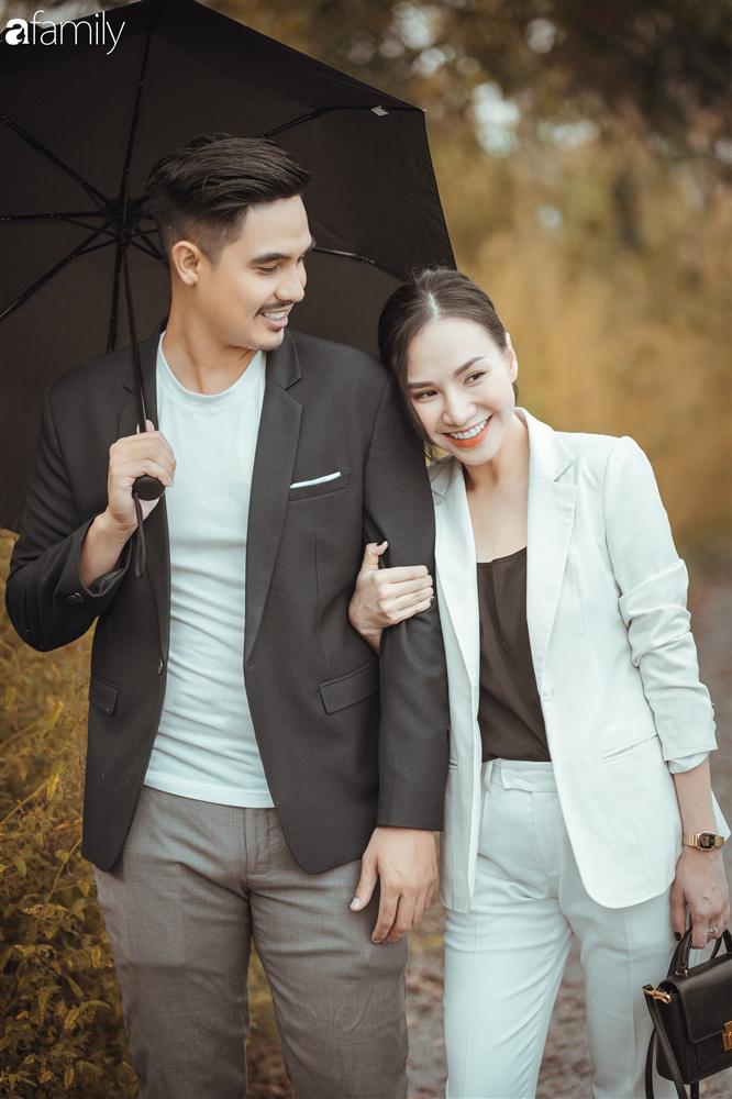 Gia đình Quỳnh Trâm - Baggio khoe bộ ảnh Sài Gòn se lạnh đẹp đến nao lòng, biểu cảm cực đáng yêu của 2 bé sinh đôi khiến ai cũng thích thú-14