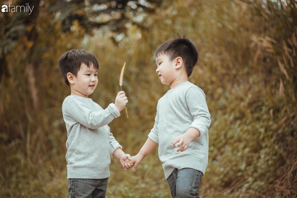 Gia đình Quỳnh Trâm - Baggio khoe bộ ảnh Sài Gòn se lạnh đẹp đến nao lòng, biểu cảm cực đáng yêu của 2 bé sinh đôi khiến ai cũng thích thú-18