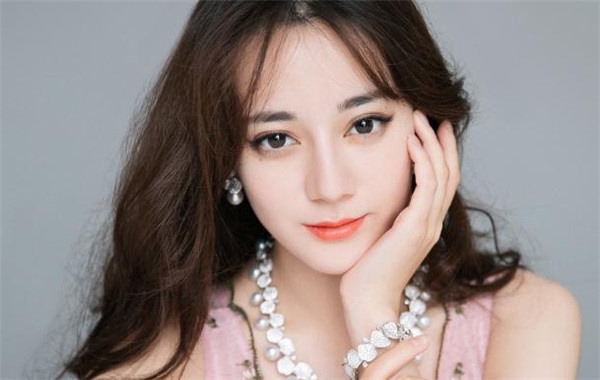 Cổ Lực Na Trát và dàn mỹ nhân Tân Cương giữ da đẹp, dáng thon thế nào?-1