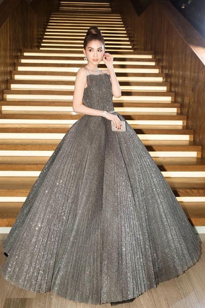 Ngọc Trinh mặc váy hóa công chúa đẹp cỡ này, bảo sao bạn trai vừa chia tay vẫn hẹn yêu-5