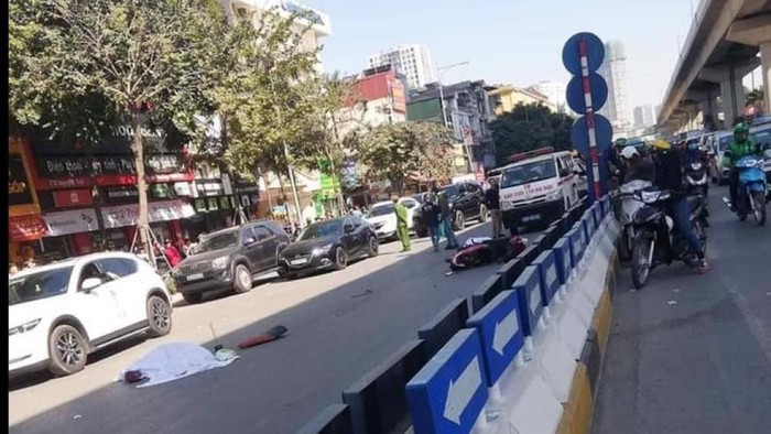 Xe tải tông xe máy kẹp 3 trước hầm chui Thanh Xuân, 2 người tử vong-1