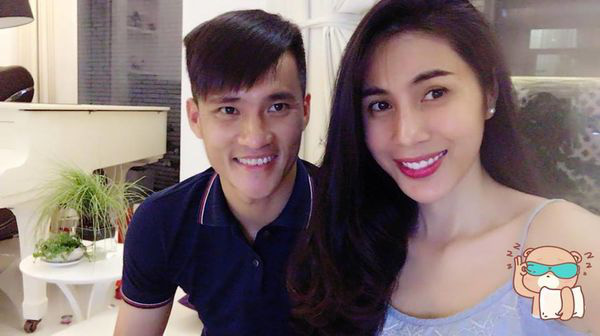 Công Vinh bị mỉa mai chuyện khai gian tuổi, Thủy Tiên xù lông đáp trả bảo vệ chồng-3