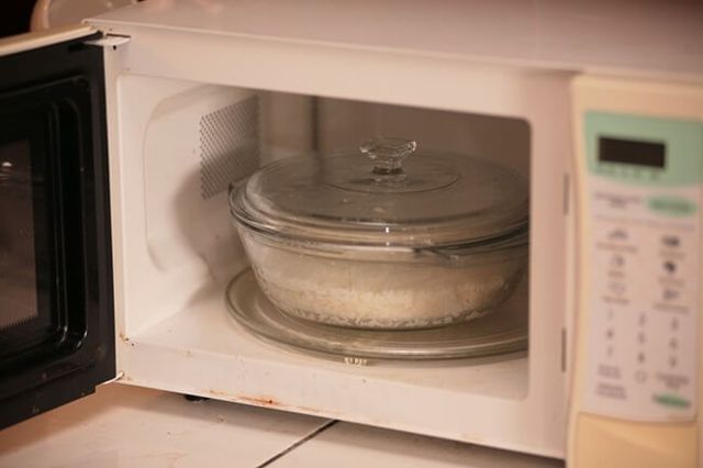 Nướng mực, nấu cơm và những công dụng không ngờ của lò vì sóng-3