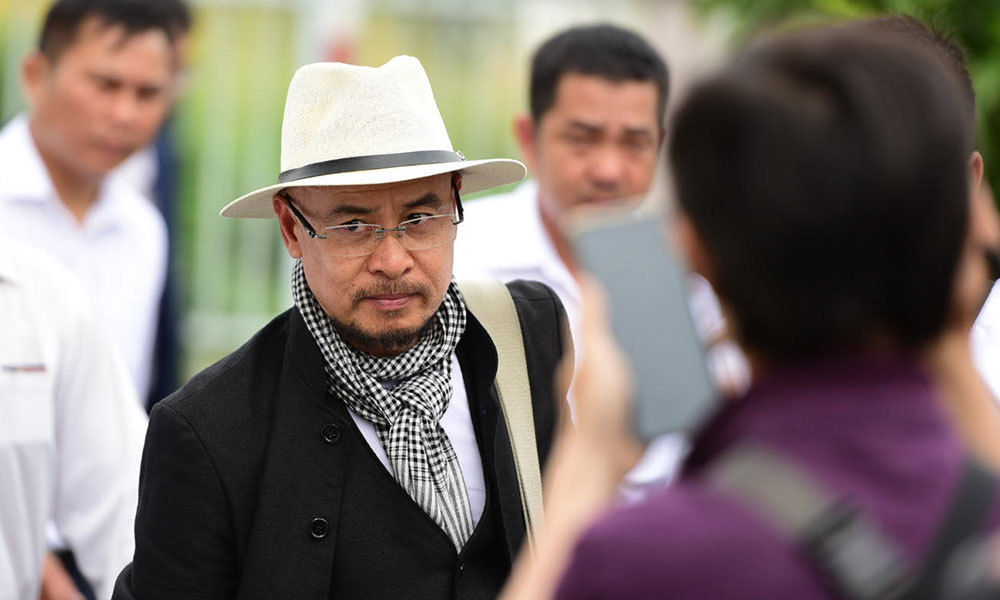 Vợ cũ né tới tòa, ông Đặng Lê Nguyên Vũ bần thần khi giữ được Trung Nguyên-1