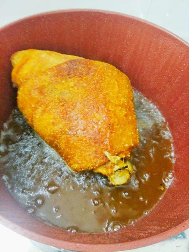 Mẹ đảm cho giò heo vào nồi chiên, tưởng hài hước mà thành phẩm khiến chồng khen nở mũi-7