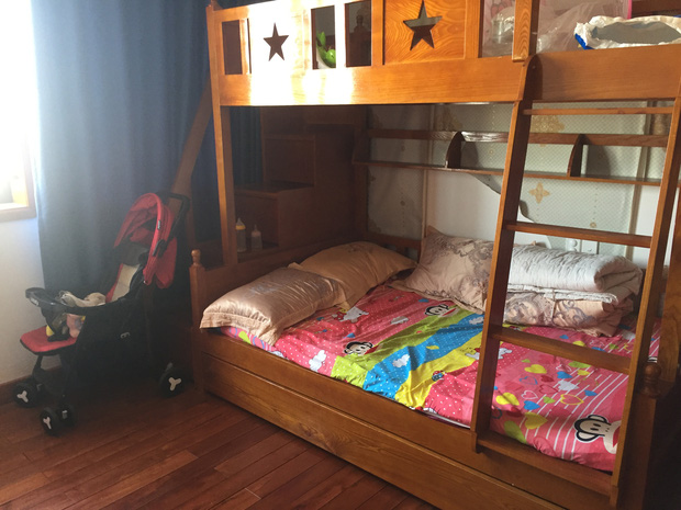 Giao con 1 tuổi cho người giúp việc, bố mẹ không ngờ con bị bạo hành thô bạo-2