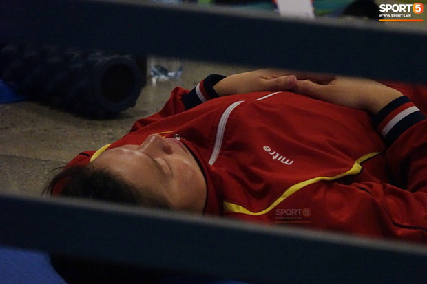 Ánh Viên ngủ ngon lành dưới sàn đất trước khi giành 2 HCV liên tiếp tại SEA Games 2019-1