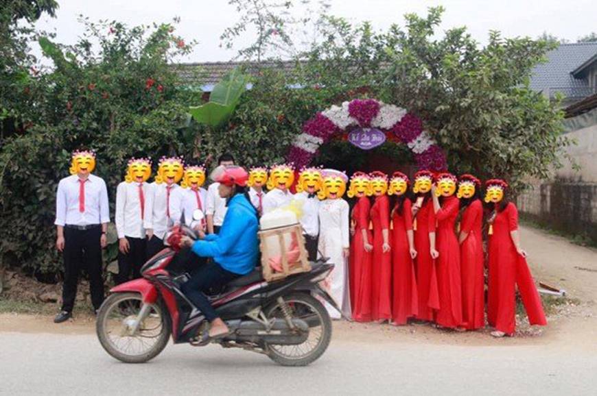 Chụp xong album đám cưới, nhiếp ảnh gia than thở suýt bị quan viên 2 họ cho... ăn đòn, nhưng nhìn xuống bức ảnh ai cũng phải gật gù: Đó là điều dễ hiểu thôi-3