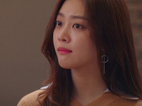 Bồ khiêu khích vợ bằng cách để lại son môi trên người chồng, vợ nhếch mép: Kém nhỉ, nhìn chị đây mà học tập-2