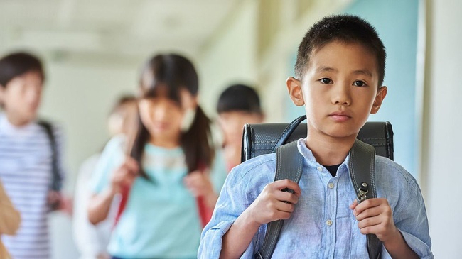 Bài văn nguệch ngoạc, gạch xóa của học sinh lớp 6 kể về kỷ niệm mất giày đầy xúc động, hoàn cảnh éo le khiến ai nấy xót xa-2