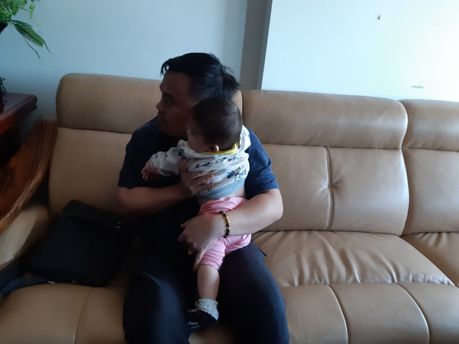 Xem video con bị giúp việc dốc ngược lắc qua lắc lại mà tôi chết lặng, không dám xem hết-3