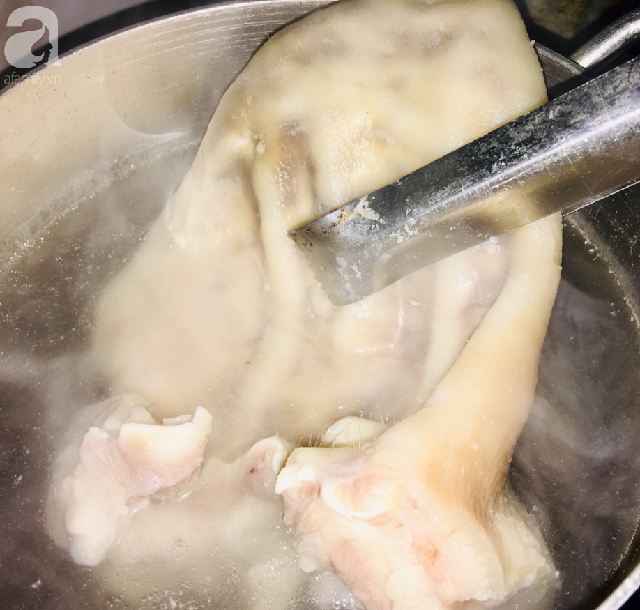 Đổi món cuối tuần với tai heo khìa nước dừa giòn sựt thơm nức-2