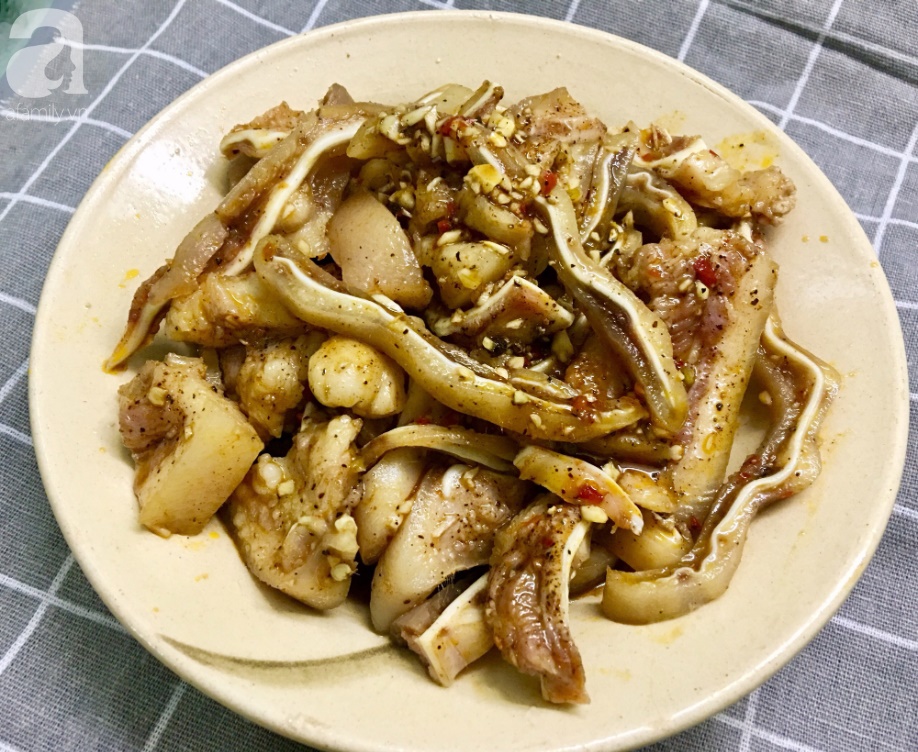 Đổi món cuối tuần với tai heo khìa nước dừa giòn sựt thơm nức-3