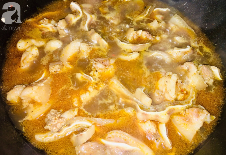 Đổi món cuối tuần với tai heo khìa nước dừa giòn sựt thơm nức-4