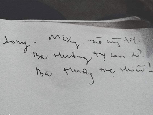 Người cha dúi từng đồng tiền vào tay con gái lúc con say ngủ trước khi lên đường ra thành phố nhập học khiến dân mạng xúc động ứa nước mắt-2
