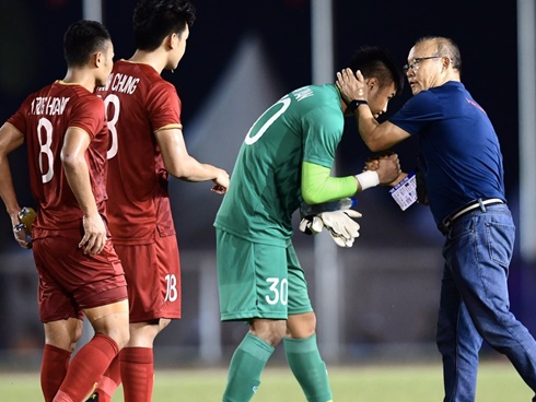 Đội hình ra sân U22 Việt Nam vs U22 Campuchia: Bùi Tiến Dũng bắt chính-3