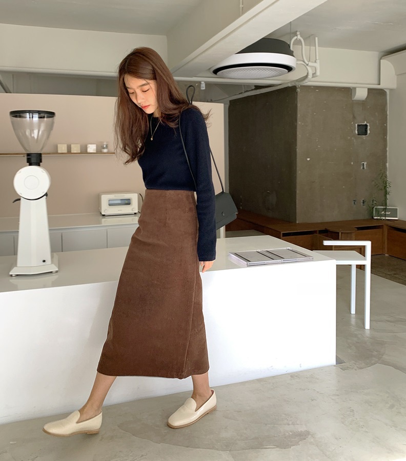 Rất khó để chị em ngó lơ” 4 công thức diện áo len + chân váy xinh xắn quá mức quy định này-3