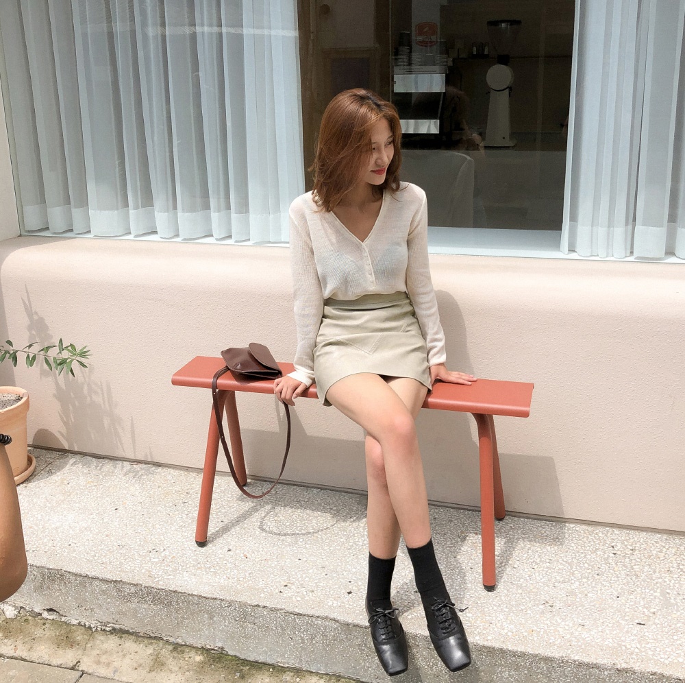 Rất khó để chị em ngó lơ” 4 công thức diện áo len + chân váy xinh xắn quá mức quy định này-10