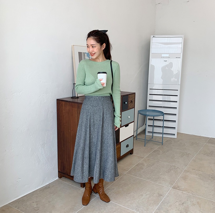 Rất khó để chị em ngó lơ” 4 công thức diện áo len + chân váy xinh xắn quá mức quy định này-14