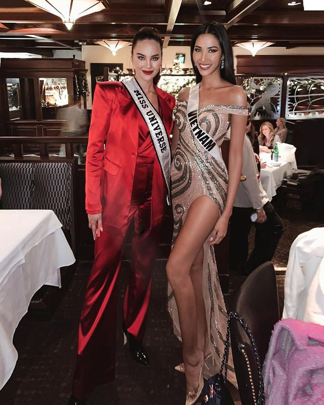 Hoàng Thùy tại Miss Universe 2019: Trang phục đầu tư đã đành, giày cao gót cũng chưa đôi nào đi lại lần 2 kể từ khi sang Mỹ-7