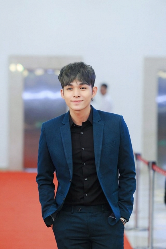 Diện vest sương sương, sao nam Việt khiến fan mê tít bởi vẻ đẹp lịch lãm, cuốn hút-16