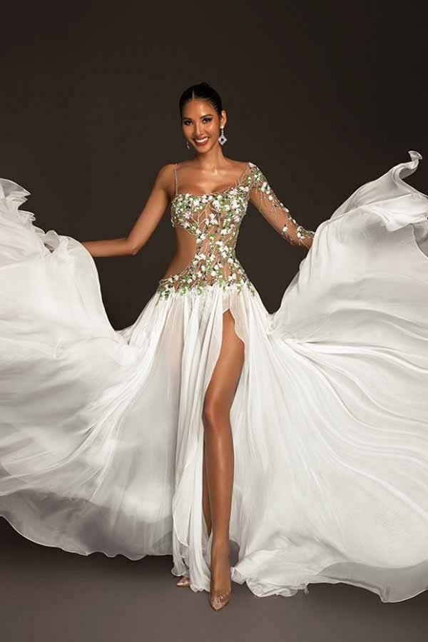 Trang phục dạ hội lấy cảm hứng từ giọt hoa tuyết của Hoàng Thuỳ tại Miss Universe 2019-6
