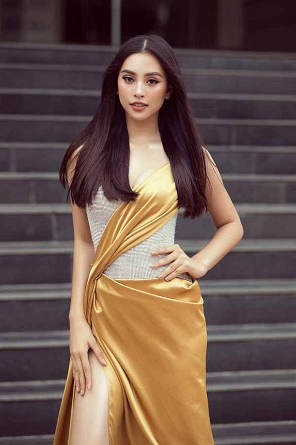 Sau hình ảnh tóc ngắn cá tính, Tiểu Vy lại tóc dài buông xoã đi chấm thi-3