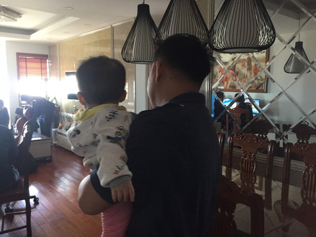 Bé gái bị người giúp việc cầm chân dốc ngược: Sức khỏe cháu bé như thế nào?-2