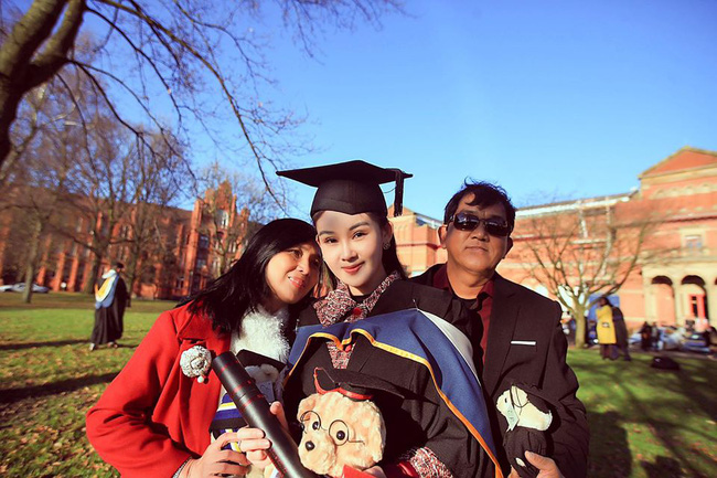 Chính thức trở thành thạc sĩ, Hoa hậu Đại dương Lê Âu Ngân Anh gây bất ngờ với trình tiếng Anh khác hẳn thời bị chê bai thậm tệ-2