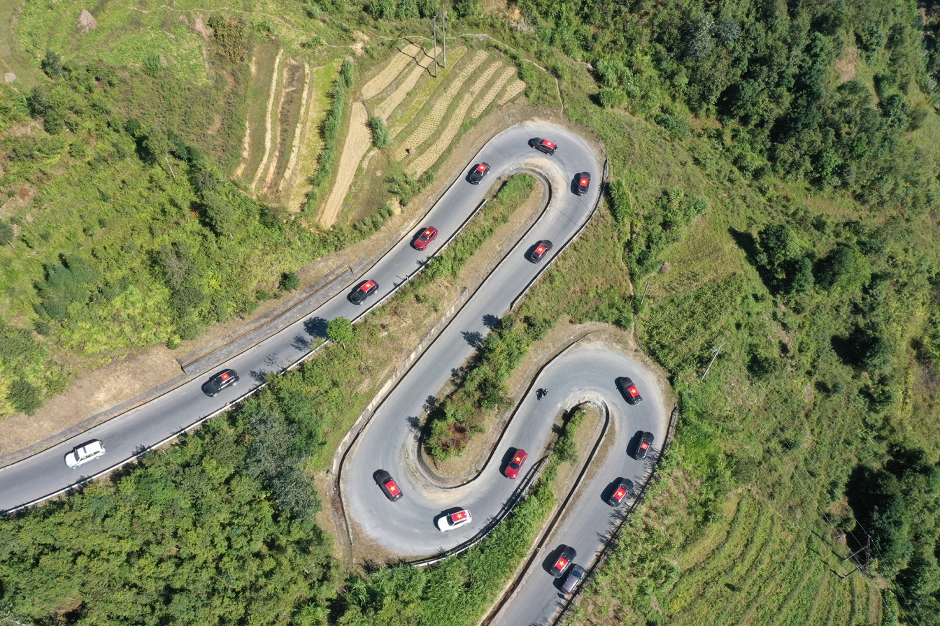 Đoàn xe mắt hí” chinh phục những cung đường thách thức bậc nhất địa đầu Tổ quốc-10