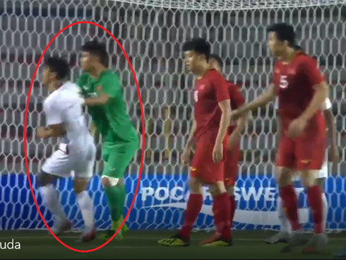 Văn Toản cản phá phạt đền xuất thần, xóa sạch mọi chỉ trích về sai lầm trong trận gặp Thái Lan-5