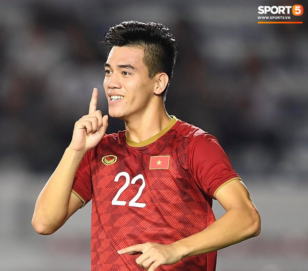 Info của vị HLV Campuchia nếm phải trái đắng vì gáy khét trước Việt Nam: Cực kỳ đẹp trai, lịch lãm, tuổi thì lại trẻ đến bất ngờ-6