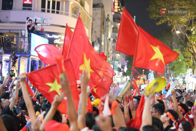 U22 Việt Nam đả bại U22 Campuchia với 4 bàn không gỡ, CĐV sung sướng reo hò: Vô chung kết thôi bà con-41