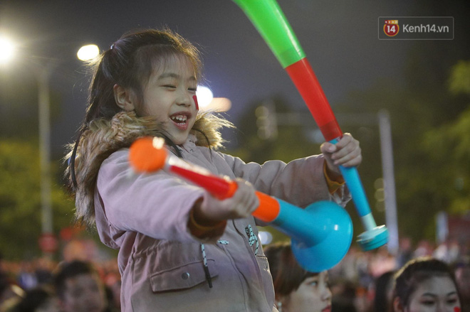 U22 Việt Nam đả bại U22 Campuchia với 4 bàn không gỡ, CĐV sung sướng reo hò: Vô chung kết thôi bà con-9