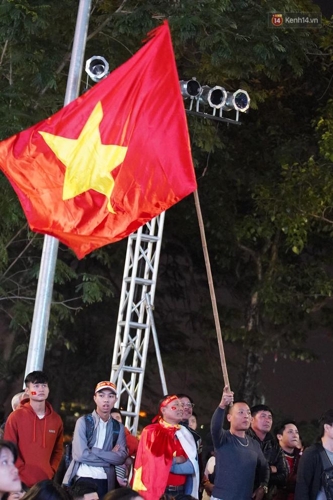 U22 Việt Nam đả bại U22 Campuchia với 4 bàn không gỡ, CĐV sung sướng reo hò: Vô chung kết thôi bà con-51