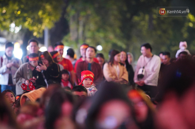 U22 Việt Nam đả bại U22 Campuchia với 4 bàn không gỡ, CĐV sung sướng reo hò: Vô chung kết thôi bà con-56