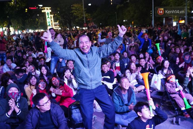 U22 Việt Nam đả bại U22 Campuchia với 4 bàn không gỡ, CĐV sung sướng reo hò: Vô chung kết thôi bà con-35