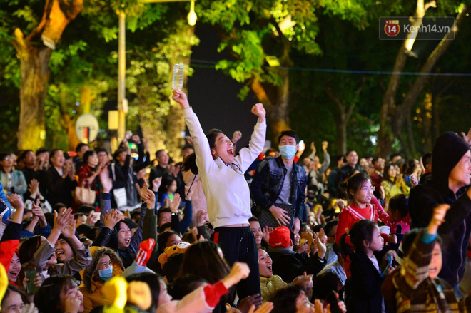 U22 Việt Nam đả bại U22 Campuchia với 4 bàn không gỡ, CĐV sung sướng reo hò: Vô chung kết thôi bà con-27