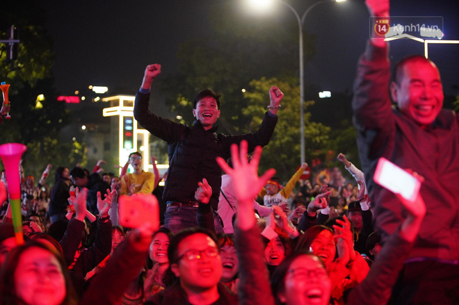 U22 Việt Nam đả bại U22 Campuchia với 4 bàn không gỡ, CĐV sung sướng reo hò: Vô chung kết thôi bà con-25