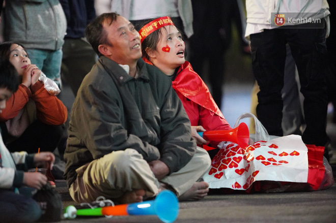 U22 Việt Nam đả bại U22 Campuchia với 4 bàn không gỡ, CĐV sung sướng reo hò: Vô chung kết thôi bà con-6