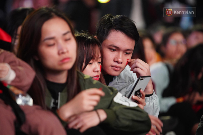 U22 Việt Nam đả bại U22 Campuchia với 4 bàn không gỡ, CĐV sung sướng reo hò: Vô chung kết thôi bà con-59