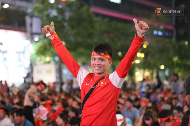 U22 Việt Nam đả bại U22 Campuchia với 4 bàn không gỡ, CĐV sung sướng reo hò: Vô chung kết thôi bà con-74