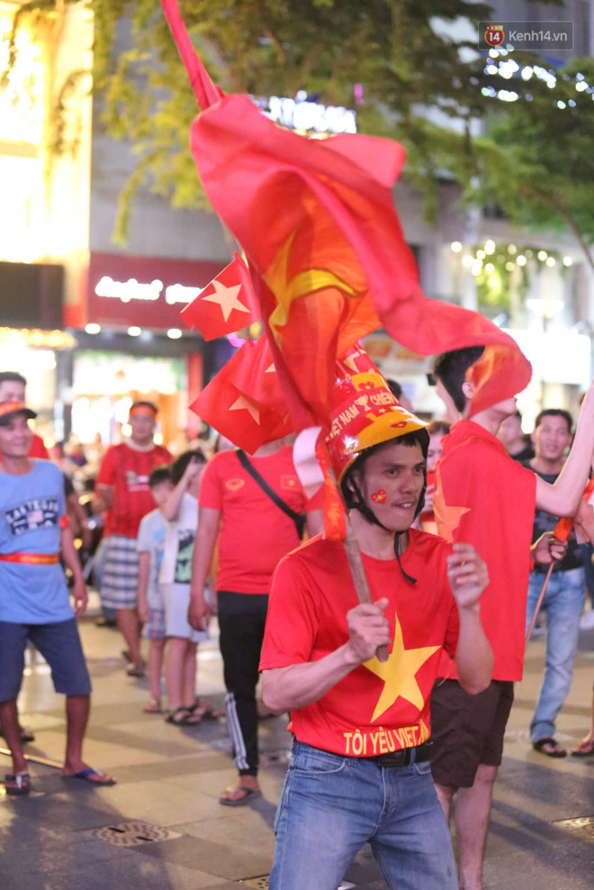 U22 Việt Nam đả bại U22 Campuchia với 4 bàn không gỡ, CĐV sung sướng reo hò: Vô chung kết thôi bà con-67