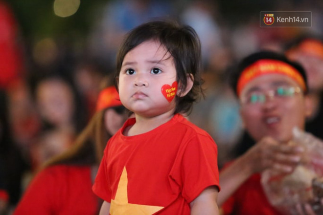 U22 Việt Nam đả bại U22 Campuchia với 4 bàn không gỡ, CĐV sung sướng reo hò: Vô chung kết thôi bà con-69