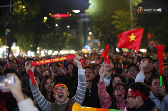 U22 Việt Nam đả bại U22 Campuchia với 4 bàn không gỡ, CĐV sung sướng reo hò: Vô chung kết thôi bà con-8